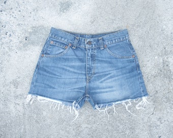 Vintage levis cut off W25 W26 ,levis for women,levis shorts ,hipster,summer,cool