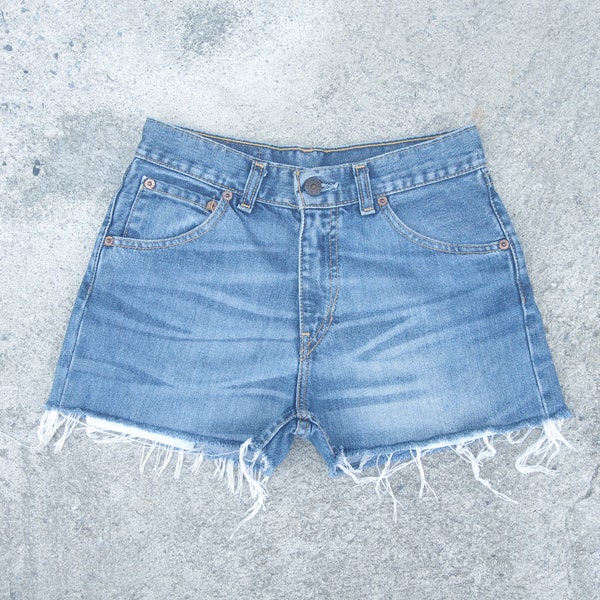 Vintage levis cut off W25 W26 ,levis for women,levis shorts ,hipster,summer,cool