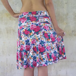 Joyrich Floral Mini Skirt: Vintage Summer Fashion (Size S-M)