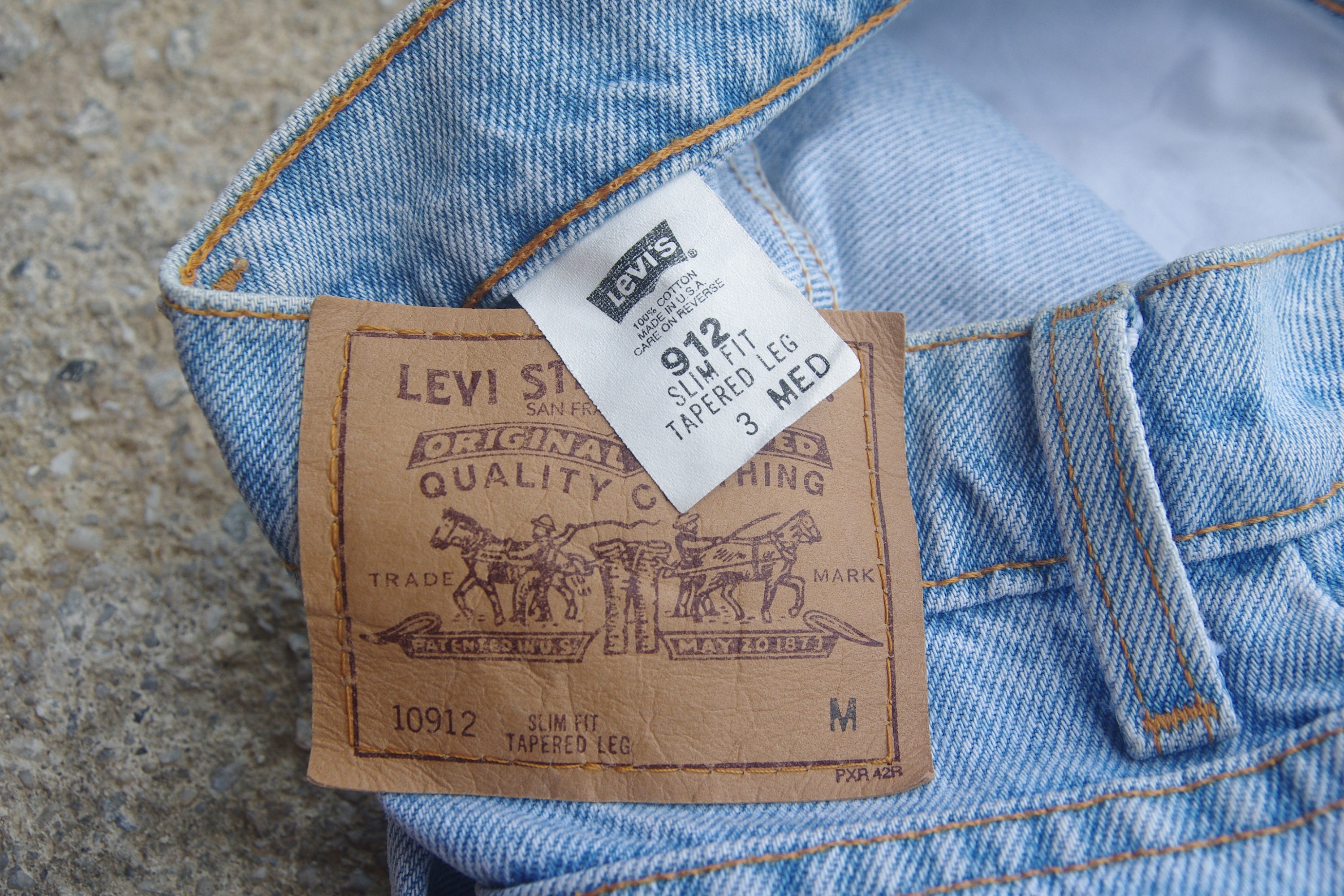 Perfect ,faded Jeans ,vintage Levis 512-912 Slim Fit Size 3 Perfect ,faded Jeans ,vintage Levis 512-912 Slim Fit Size 3