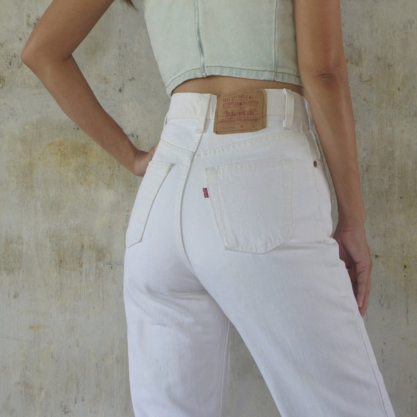 Beautiful ,Vintage levis 17-512 size 3 W23  W24 L31,white jeans,Levis high waist ,levis for women ,cool,hipster,retro,levis made in USA