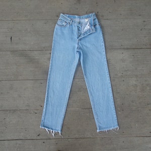 Faded jeans,Vintage levis 501 W25 W26 L29, levis cropped , levis for women ,levis high waist ,retro,cool ,hipster, levis USA.