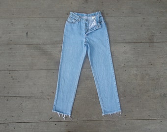 Faded jeans,Vintage levis 501 W25 W26 L29, levis cropped , levis for women ,levis high waist ,retro,cool ,hipster, levis USA.