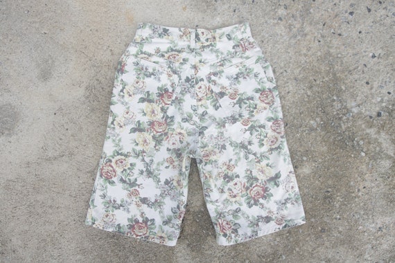 Beautiful ,Vintage 70s floral shorts  W 24 W 25  … - image 2