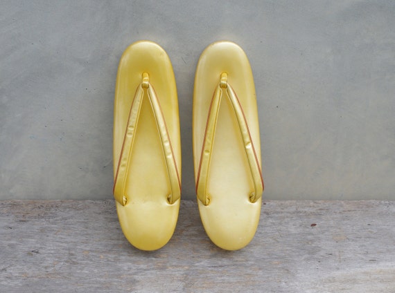 zori clog sandal