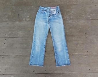 Vintage 80s cropped Levis 26501  women Jeans: Faded Denim, W24 L26