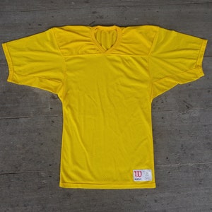 Vintage 80s 90s ,Wilson  pro Sports size M , Wilson T-shirts , Wilson made in USA