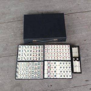 Vintage Mahjong Game Set: 144 Acrylic Tiles with Case