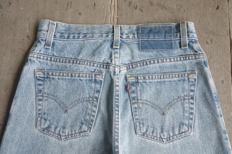 Faded jeans,vintage levis 550 size 7 JR W26 W27 L31.5 ,levis for women ,cool,levis Denim, retro,hipster image 7