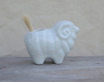 羊の形の陶器置物 日本の陶器製羊の置物：白い動物の装飾 - Etsy 日本