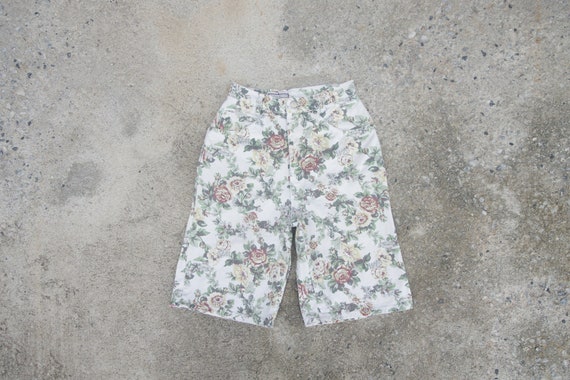 Beautiful ,Vintage 70s floral shorts  W 24 W 25  … - image 1
