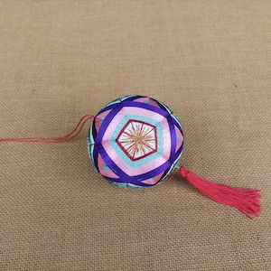 Beautiful ,Vintage Temari Ball Lucky diameter 3.8 Inch, ball Japanese craft Embroidering Thread Ball,Japanese Art Ball Temari handmade