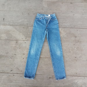 Perfect ,Vintage levis 501  slim fit tapered leg size 5 W25 L30.5 ,levis  ,cool ,retro,hipster,levis usa