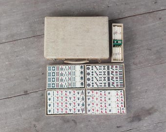 Vintage Mahjong Game Set: Acrylic Tiles, Snake Skin Box, 144 Pieces