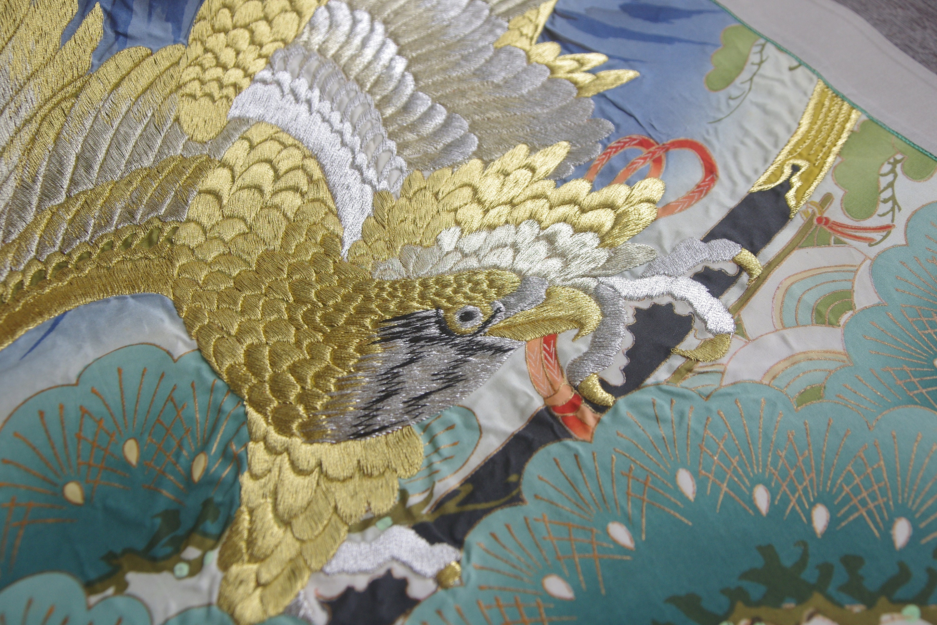 掛軸-1411　西山観修　松寿　共箱　金刺繍作品 ヴィンテージの日本の掛け軸：鷹、山、金刺繍 - Etsy 日本