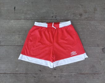 Pantaloncini Vintage Umbro Anni 80 Giallo Nylon – Calcio E Atletica – Taglia Uomo XL – Nuovi Con Etichette