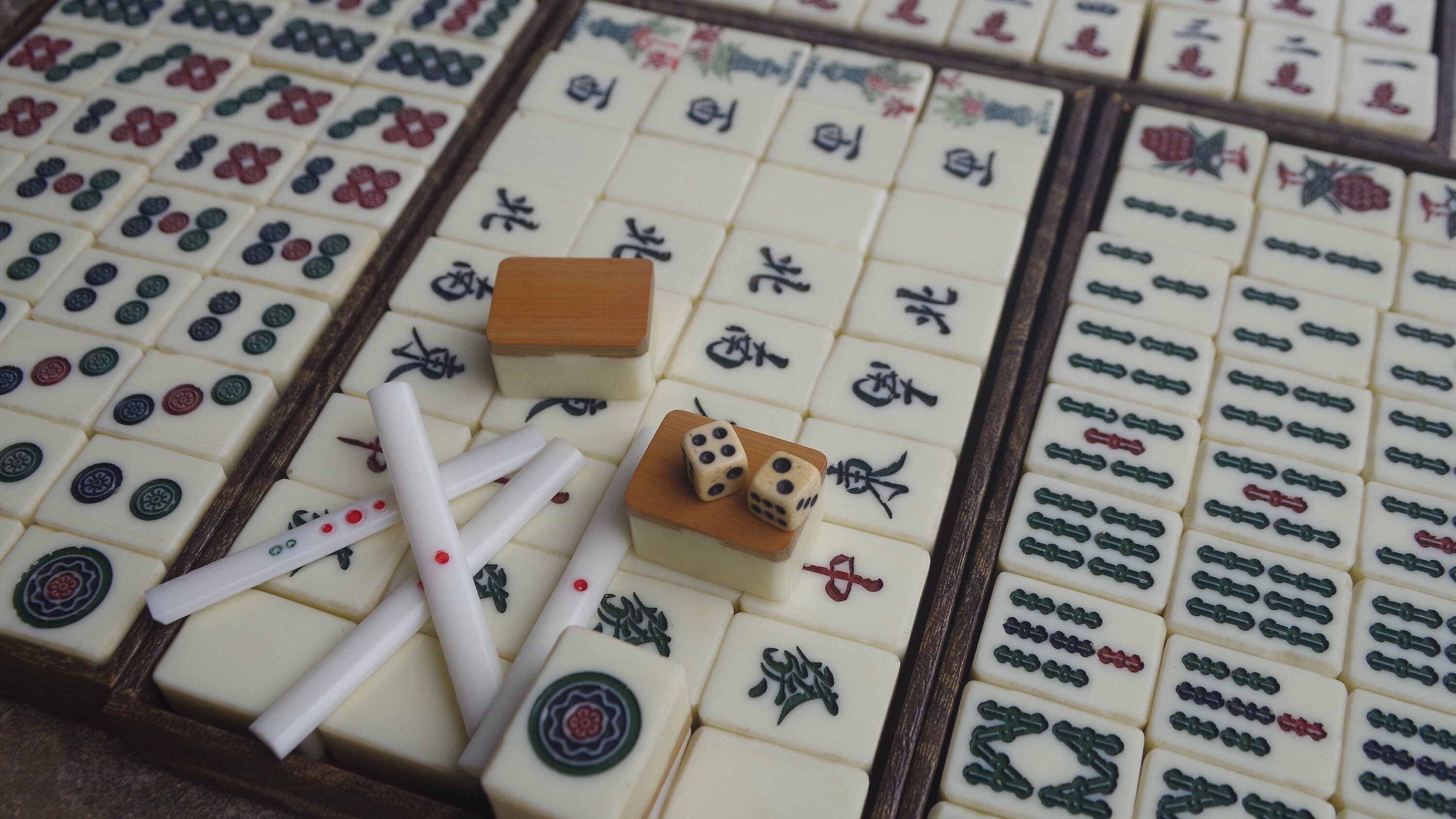 Antieke Mahjong, 144 Mahjong Tegels, Mahjong Suit, Draagbare Chinese  Antieke Mahjong Game Family Game Dood Saaie Tijd Voor Volwassenen, Leuke  Kleine Spelletjes. : : Speelgoed & spellen