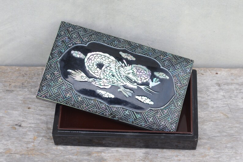dragon box,dragon,box color black,Wood Jewelry Box,wood Pearl inlay box,box square vintage Pearl inlay box