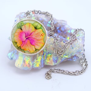 Tropical flower necklace, hibiscus flower necklace, hand painted flower necklace, floral pendant, Mother’s Day gift, Hawaiian style necklace