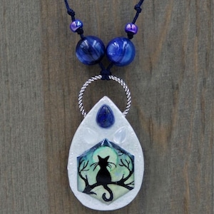 cat moon beaded necklace, cat in moon necklace, resin jewelry, hand painted jewelry, unique hippie jewelry style, art to wear jewelry