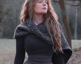 Handwoven twisted capelet in gray wool and alpaca.