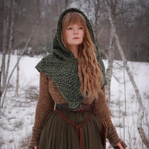 Small handwoven Skjoldehamn inspired hood in forest green wool and alpaca.