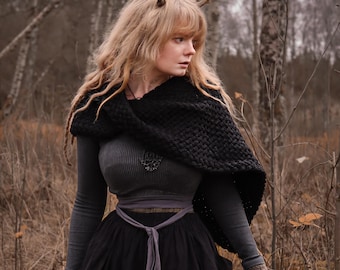 Handwoven twisted capelet in black wool and alpaca.