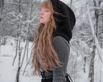 Handwoven hood in black wool and alpaca.