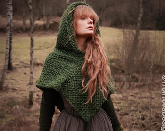 Big handwoven Skjoldehamn inspired hood in green wool and alpaca.