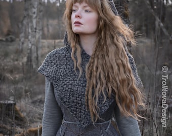 Small handwoven Skjoldehamn hood in gray wool and alpaca.