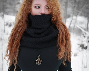 Handwoven simple snood/scarf in black wool.