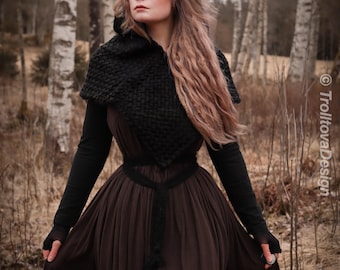 Small handwoven Skjoldehamn inspired hood in black wool and alpaca.