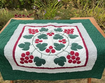 Grapes Quilted Wall Hanging Lap Quilt Applique Quilt Crib Quilt Destash Contemporary Style Country Home Decor Mini Art Quilt Couch Throw
