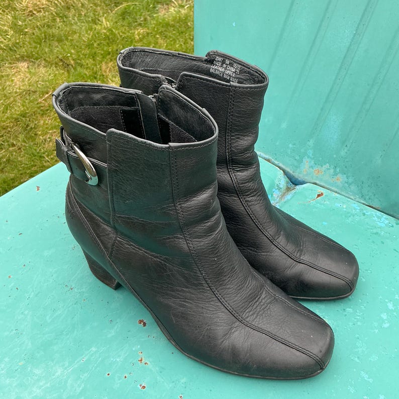 Svarta läderstövlar damstorlek 9 brett spänne och dragkedja i sidan begagnade Clarks skor bild 10