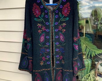 Svart ullkappa Louis Dell’Olio Paisleybroderi Begagnad Fiber Art Storlek 10 Designer Original