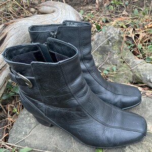 Svarta läderstövlar damstorlek 9 brett spänne och dragkedja i sidan begagnade Clarks skor bild 4