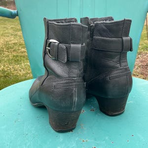 Svarta läderstövlar damstorlek 9 brett spänne och dragkedja i sidan begagnade Clarks skor bild 13