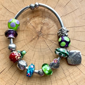 Armreif Armband Lampwork Glasperlen Armband für Mama Handgefertigte Glasperle Lampwork Frosch Perle Trauben Perle Großes Loch Perle Destash Geschenk für Sie