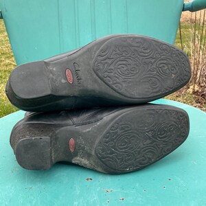 Svarta läderstövlar damstorlek 9 brett spänne och dragkedja i sidan begagnade Clarks skor bild 12