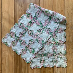 Crochet Lace Table Runner Excellent Condition Beautiful Piece Ready to Use Vintage Textile Mid Century Farmhouse CottageCore Dresser Scarf