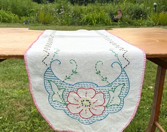 1920 Style Embroidered Tablerunner Vintage Linen Dresser Scarf Ready to Use Collectible Textile  CottageCore