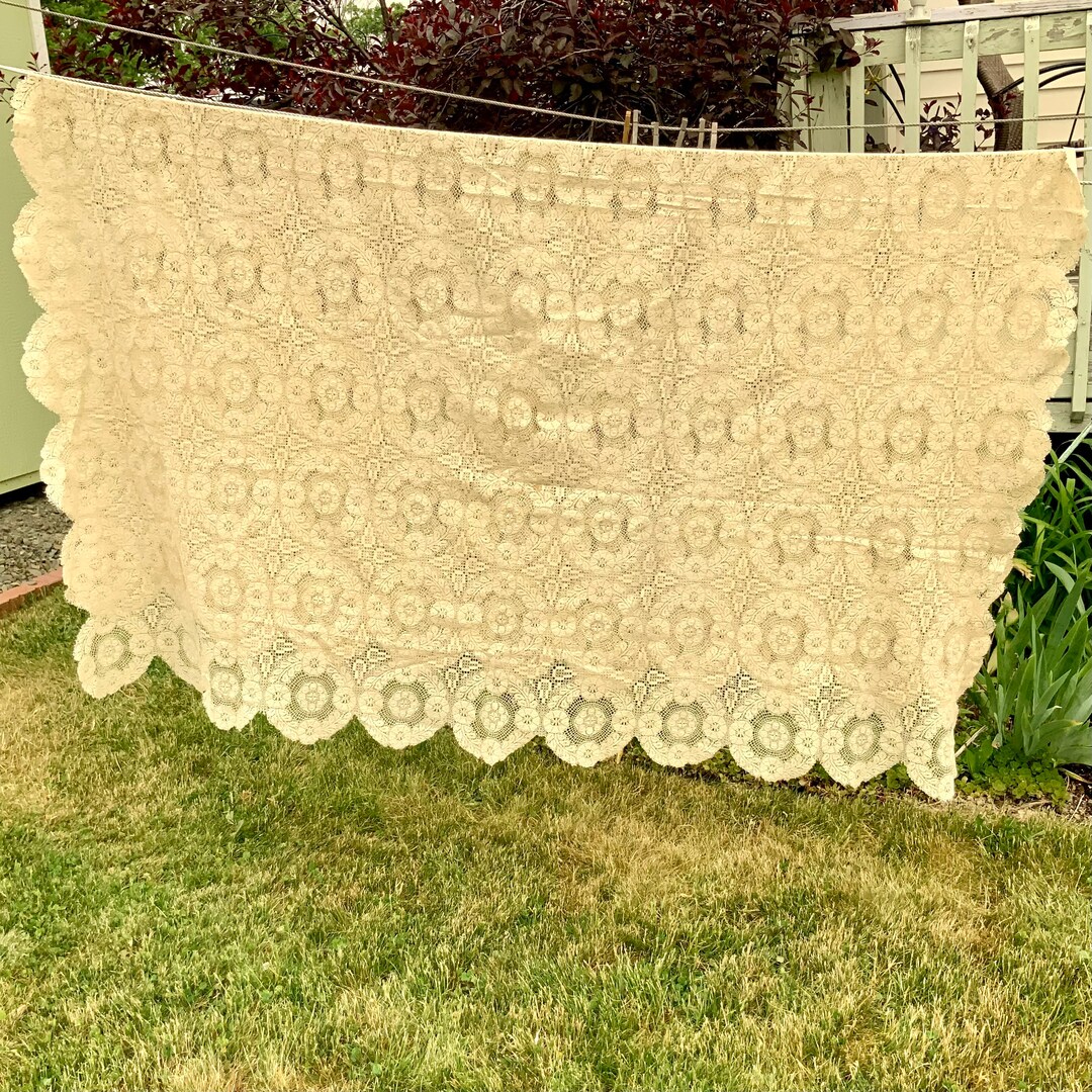 Vintage Lace Tablecloth Lace 1940s Machine Made Lace Etsy