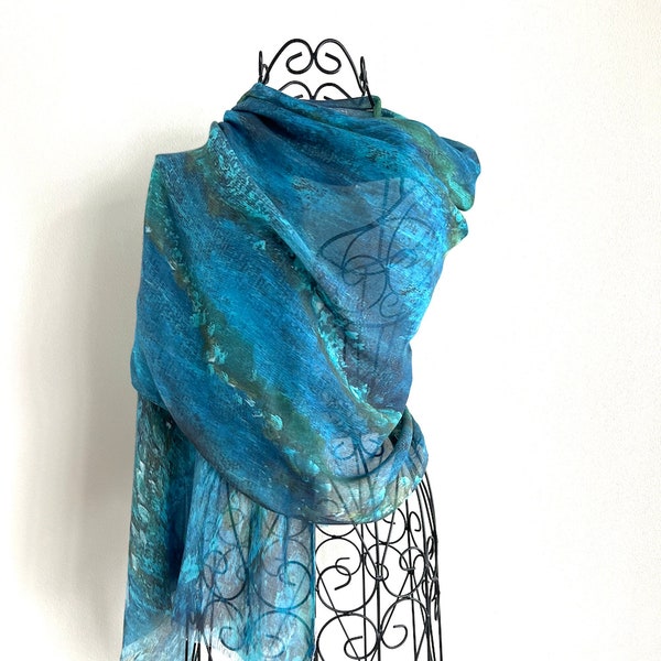Écharpe en mélange de modal de soie biologique, écharpe légère bleu indigo, écharpe en tissu naturel toutes saisons, cadeaux artistiques pour femme