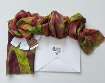 Modal und Seidenschal, Grün und Burgunder Schal, leichter Schal für alle Jahreszeiten, Natur inspirierter Schal, künstlerischer Schal
