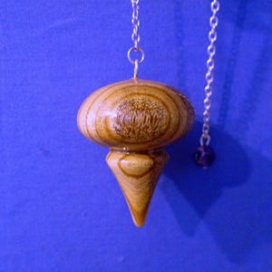Handgefertigtes Pendel *Saturn* aus Holz, Pendel Pendeln Gebrauch: Heilung, Allergietest, Chakra-Ausgleich, Pendeln mit Pendeln, Pendeln mit Pendel.