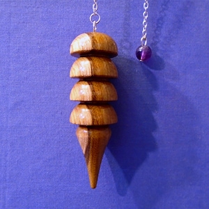 Handgefertigtes Pendel *Osiris* aus Holz Gebrauch: Heilung, Allergietest, Chakra-Ausgleich, Pendeln mit Pendeln, Pendeln mit Pendel.
