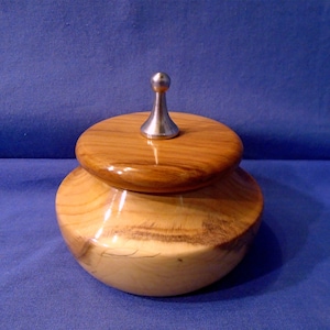 Handgefertigtes Medium * Box aus schönem dekorativem Eibenholz mit einem Zinngriff in abnehmbarem Deckel * Trinket Box / Traumbox / Wunschbox