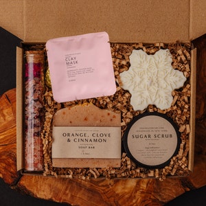 Handcrafted Christmas Spa Gift Box: Spiced Rum, Orange Clove, Mulled Wine