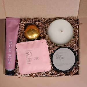 Handcrafted Graduation Spa Gift Box: Soy Candle, Clay Mask, Keychain