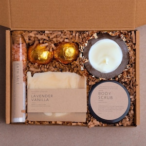 Vanilla Lavender small gift box, Gift Box, Spa Gift Set, Self Care Package, mother&#39;s day gift, friendship gift. Gift for her, gift